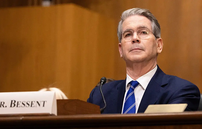 США тимчасово дозволили продаж іранської нафти з танкерів