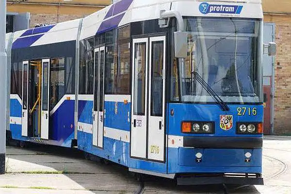 У Варшаві поляк напав з ножем на українця біля зупинки