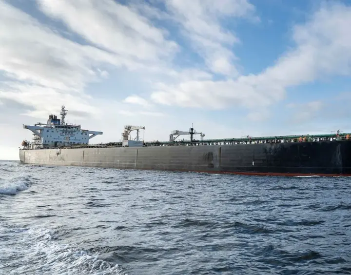 Рух через Ормузьку протоку знову практично зупинився після обстрілів і захоплення суден Іраном