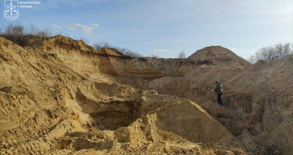 За незаконний видобуток піску на Одещині підозри отримали 8 осіб