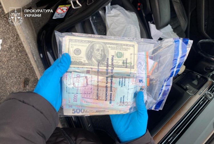 На Хмельниччині судитимуть посадовця держпідприємства за хабар у 600 тисяч гривень
