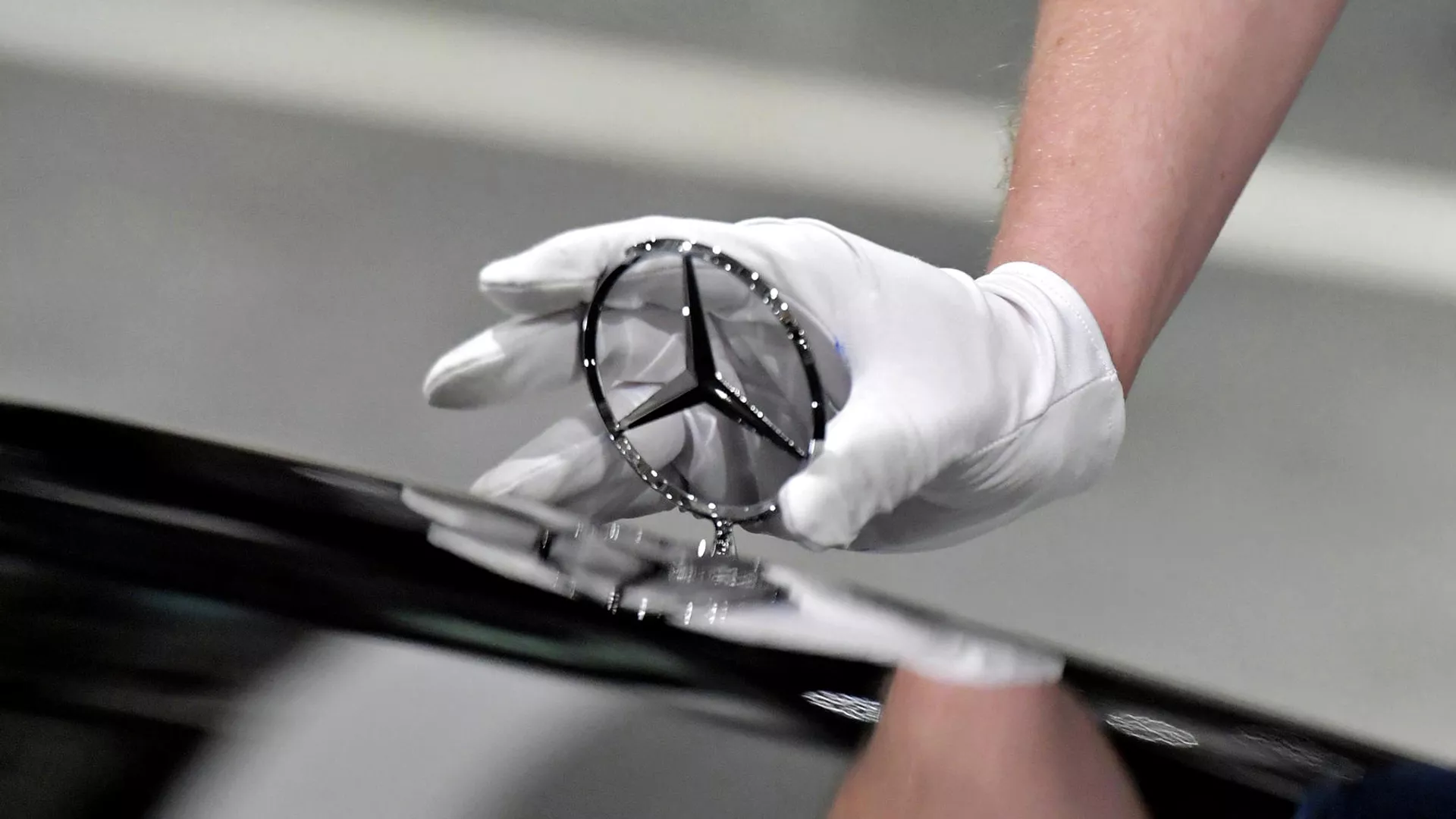 Mercedes залишить 90 тисяч співробітників у Німеччині без щорічної премії