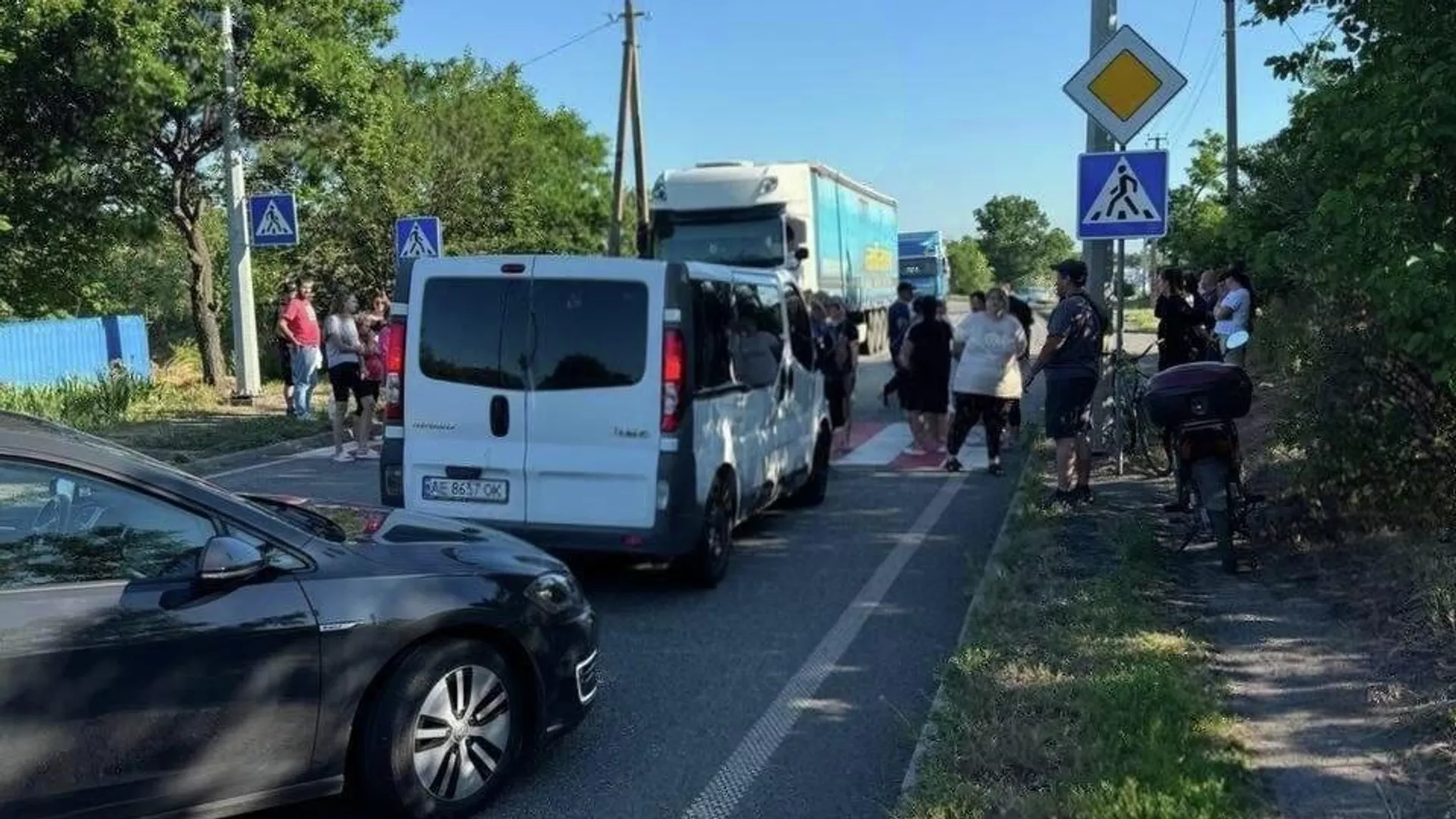 В Україні жителі села влаштували мітинг проти військкоматів