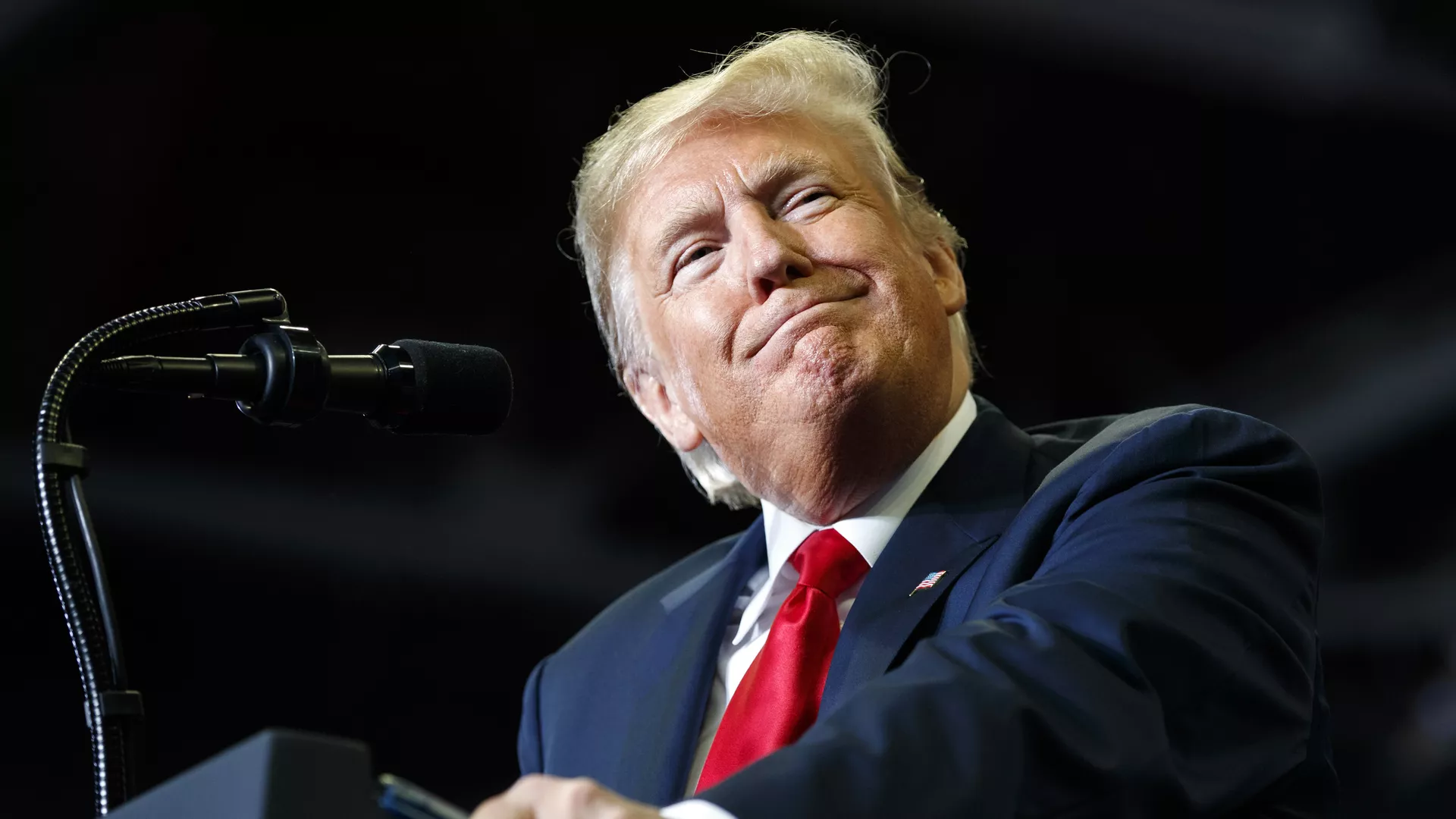 Трамп прокоментував розміщення його підпису на 100-доларовій банкноті
