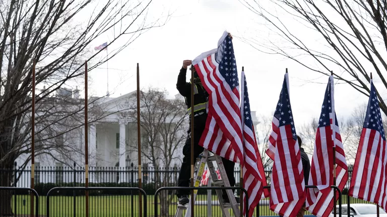 ЗМІ: у США можуть заборонити в'їзд вагітним жінкам без громадянства
