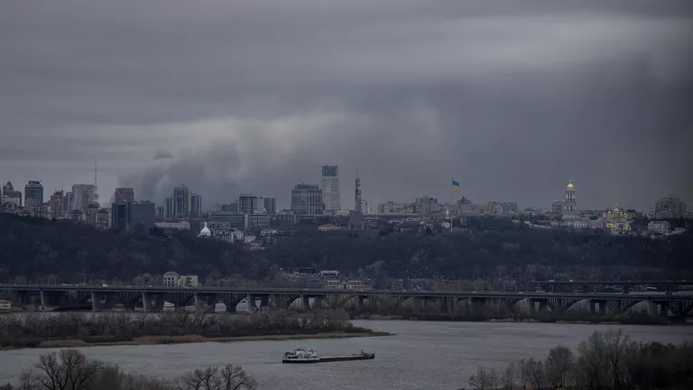 Українські ЗМІ повідомили про вибух у Києві на тлі повітряної тривоги