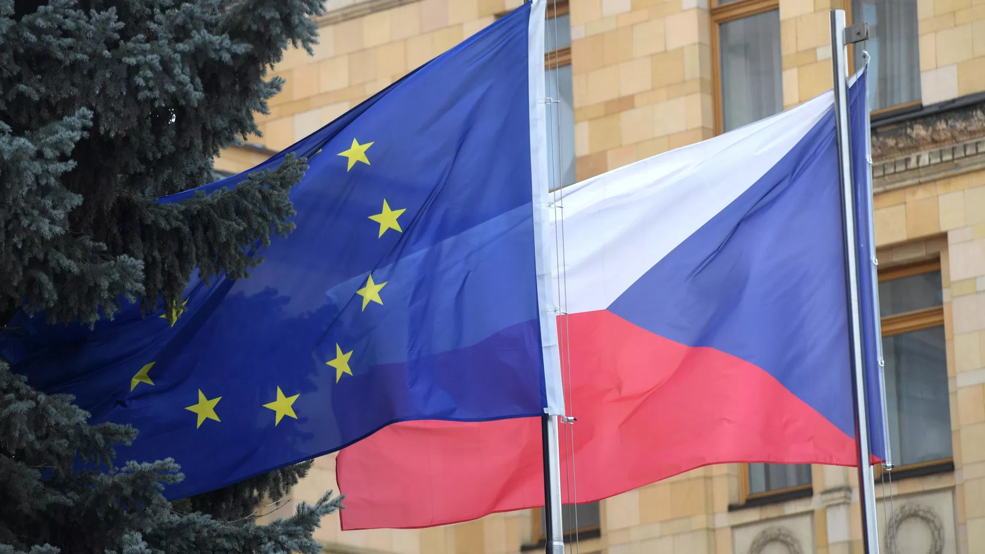 Опитування показало, як впала підтримка перебування українських біженців у Чехії