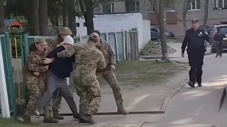 Батька-одинака, мобілізованого на Україні, відправили в частину
