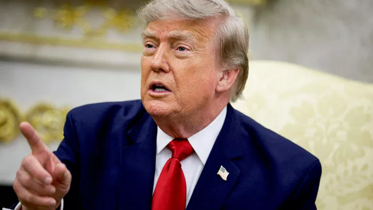 Трамп розповів, чому відмовився від збору за прохід через Ормузьку протоку