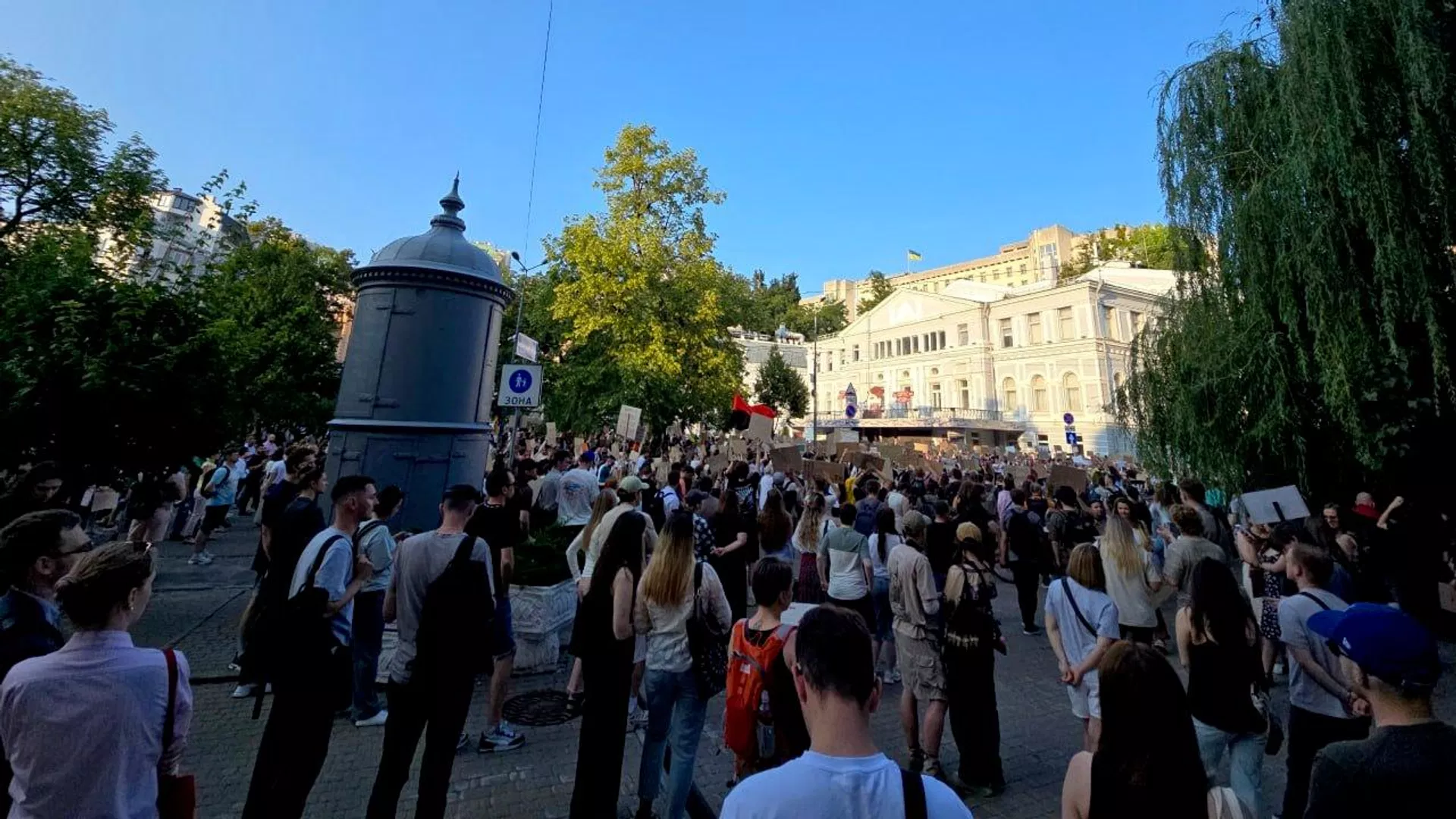 У Києві шостий день тривають протести проти відставки міністра оборони