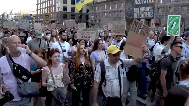 У Києві почалася масштабна протестна хода на підтримку Федорова