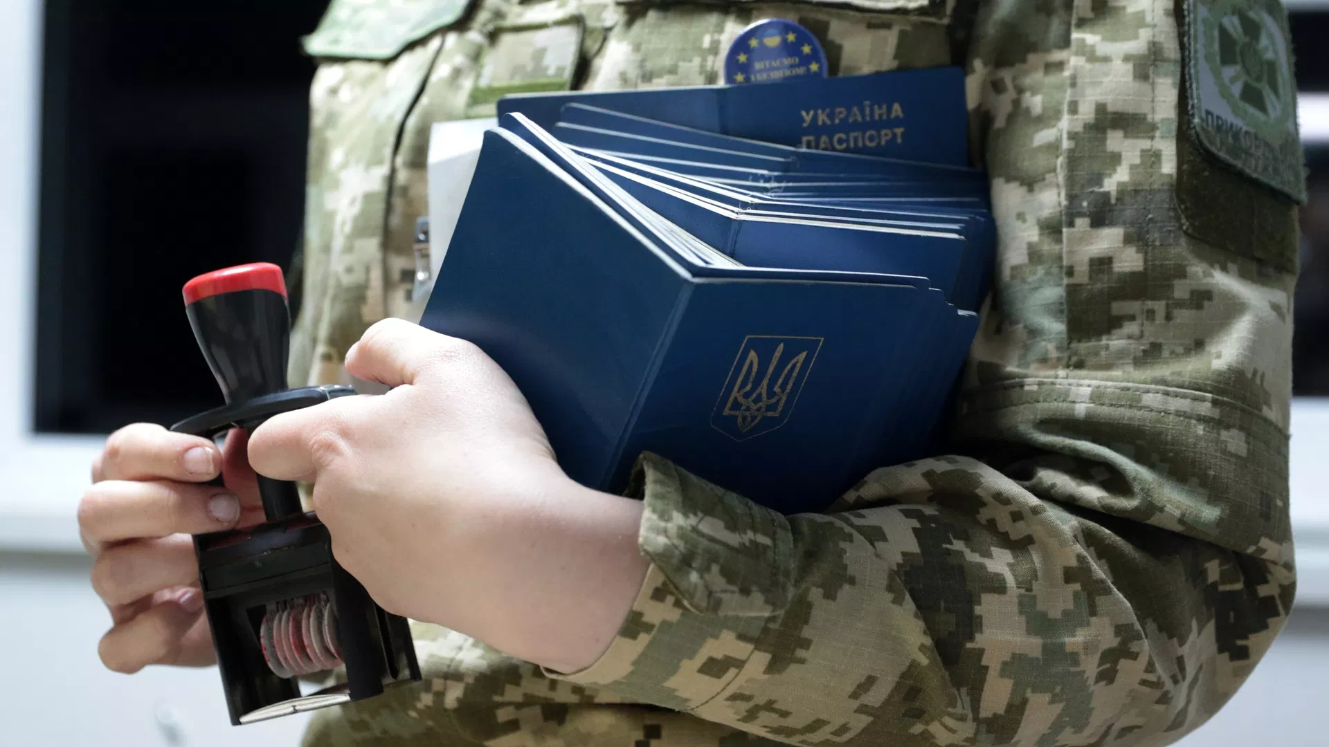 На кордоні України з Польщею стався транспортний колапс