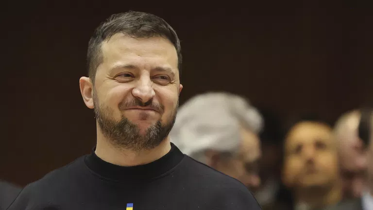 Зеленський достроково зажадав у ЄС частину грошей з кредиту для забезпечення ЗСУ