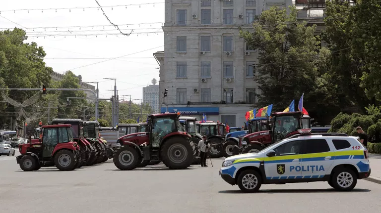Молдавські фермери зажадали ввести ліцензії на імпорт зернових з України