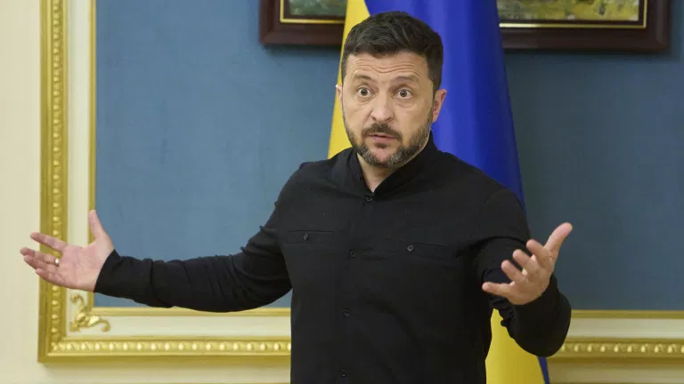 Зеленський звільнив генерала ЗСУ, близького до Сурського