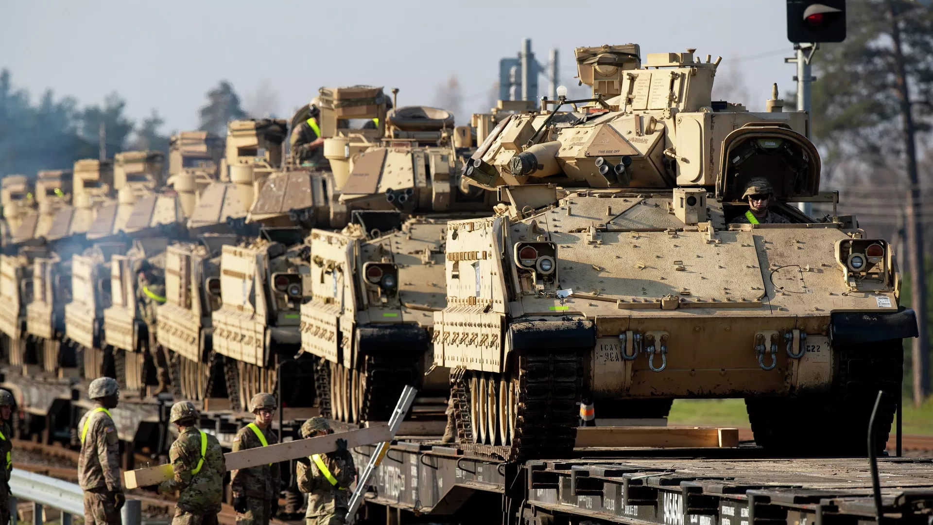 США відправлятимуть в Україну недоукомплектовані бронемашини Bradley