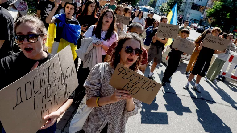 Біля будівлі Ради другий день проходить мітинг проти відставки Федорова