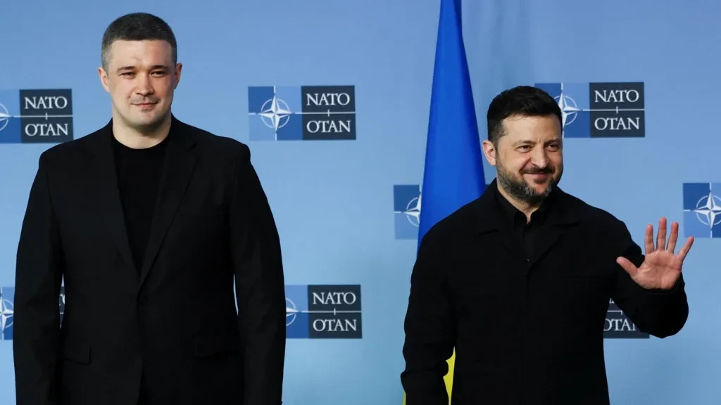 Звільнений міністр оборони заявив, що Зеленський повинен відповісти на питання про корупцію