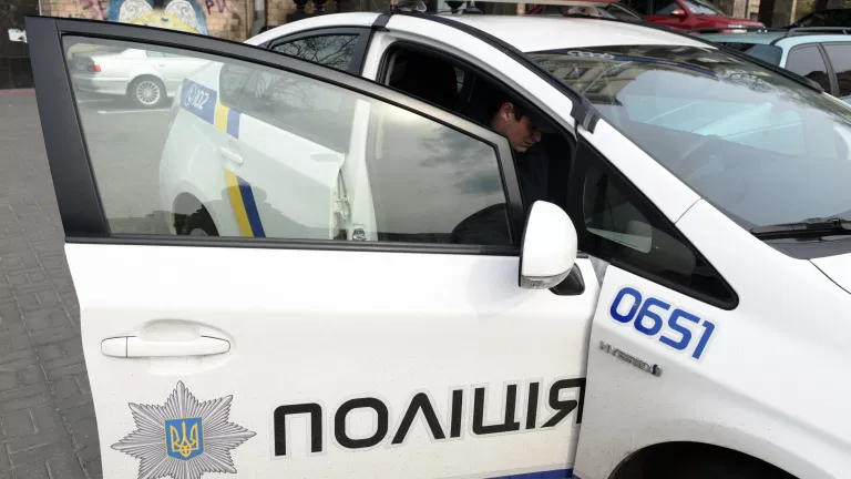 У Києві затримали бойовика ЗСУ за незаконний продаж зброї.