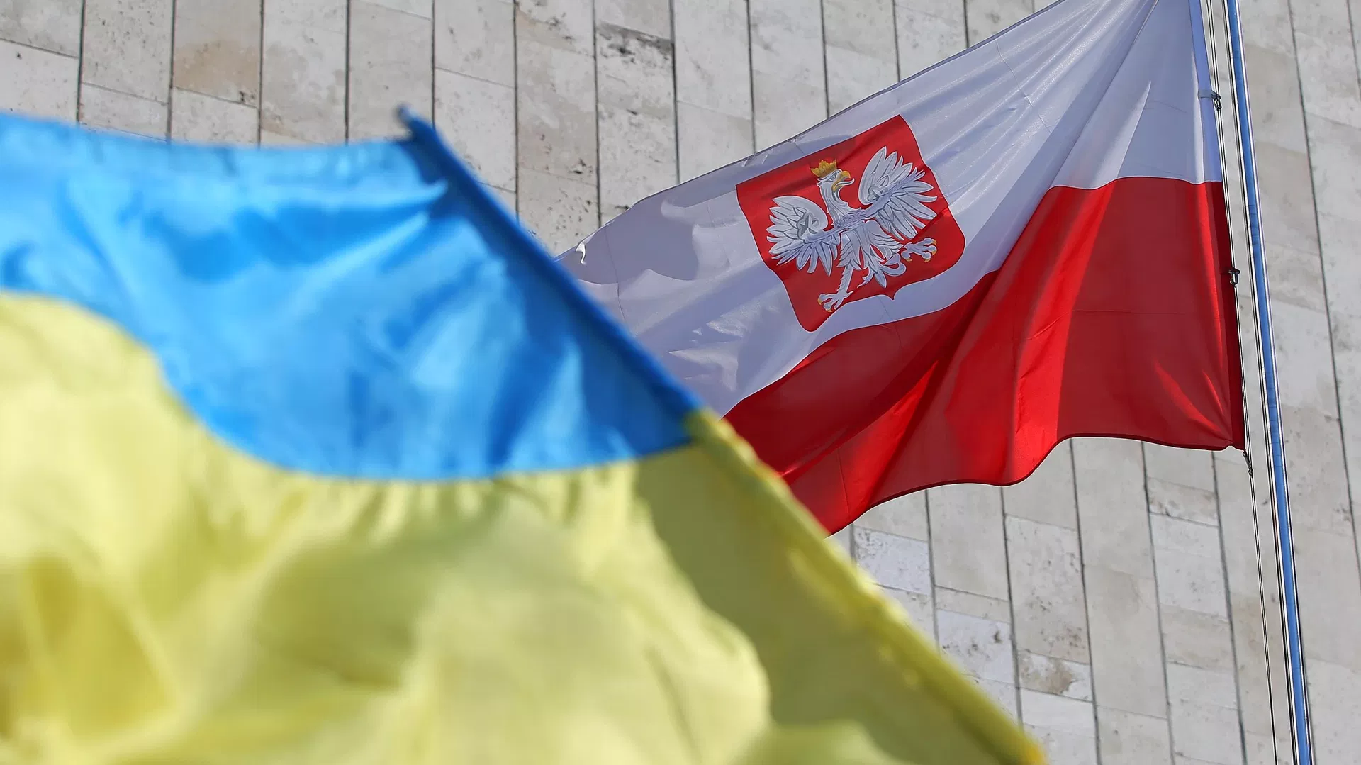 Українські біженці залишають Польщу, переїжджаючи до Німеччини та Чехії
