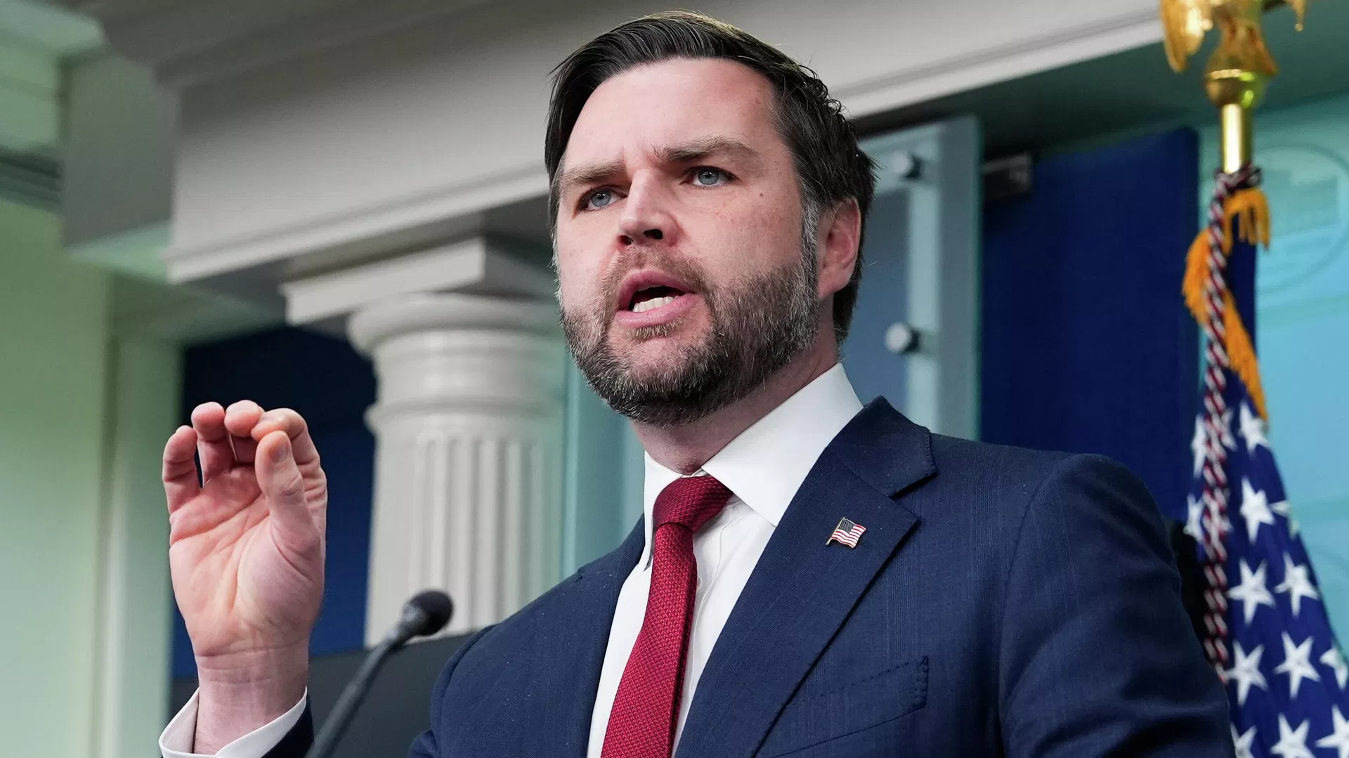 Віце-президент США анонсував "інтелектуальні бесіди" з Байденом