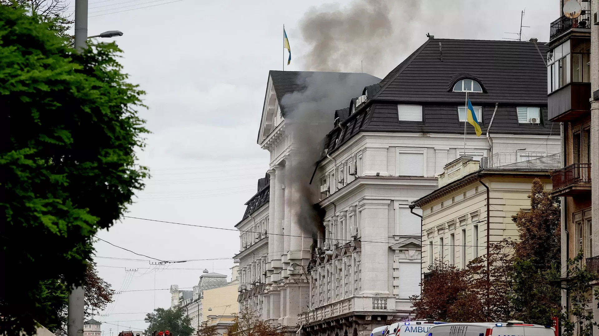 За його словами, детонація сталася в районі Кабінету т.В. О. глави відомства Олександра Поклада.
