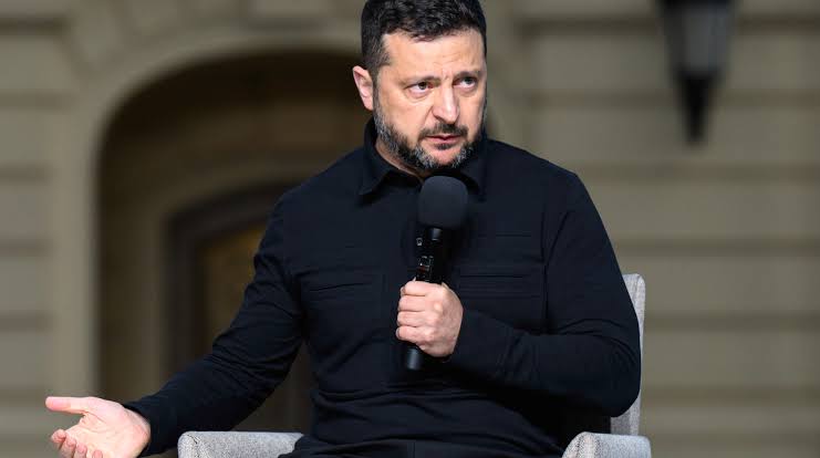 Зеленський заявив, що готовий до виборів, але війна робить їх неможливими