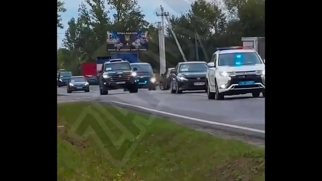 У мережі завірусилося відео величезного кортежу Зеленського