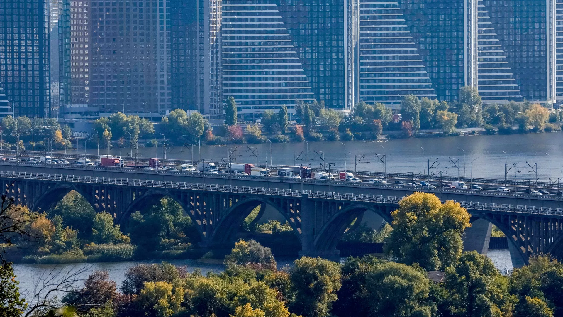 Жителі Києва масово тікають з міста, повідомляють ЗМІ