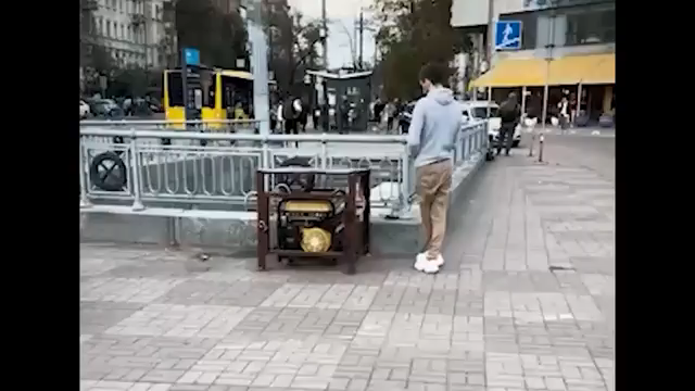 У Києві почали підключати генератори через довгі відключення світла